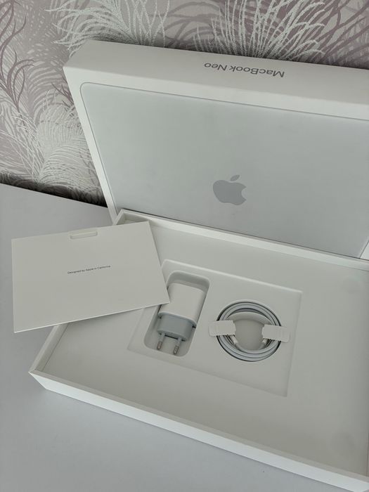 Macbook neo 8/512 Silver open box