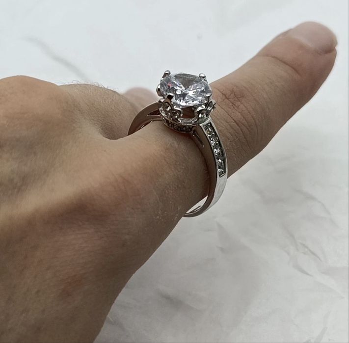 Anel de prata e zirconia 5,5g