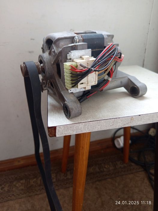 Продам электродвигатель от стиральной машинки с ремнём.
