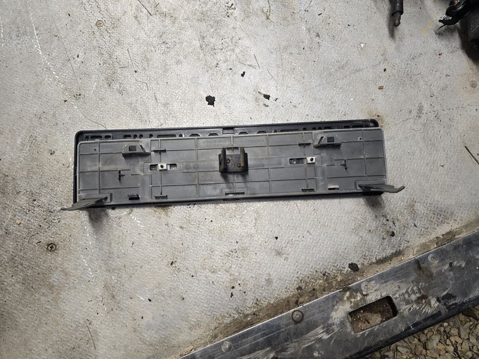 Zaślepka zderzaka mercedes atego