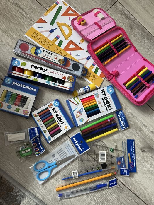 Full zestaw wyprawka do szkoły , zerówki. Piórnik, farby, kredki itd