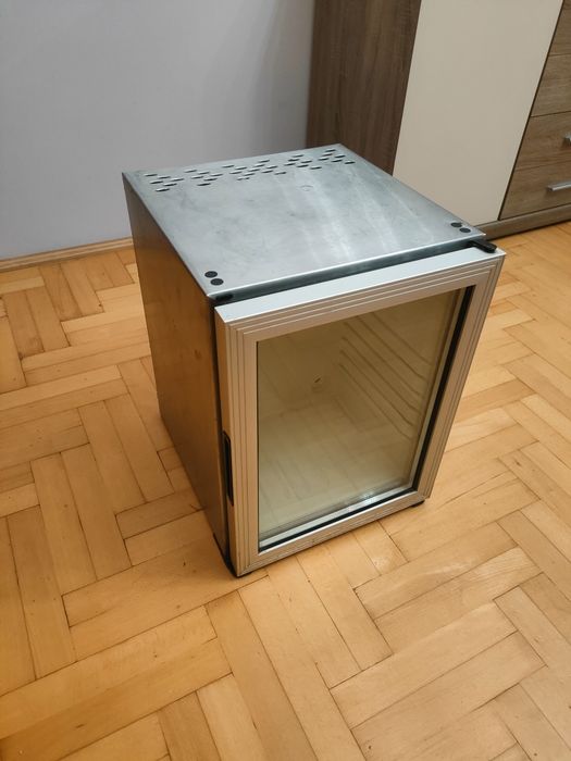 Mini lodówka chłodziarka na napoje z oknem