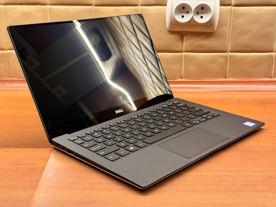 Dell XPS 13 9360, FHD IPS Touch, i5-7200U, 8 RAM, 256 m.2
