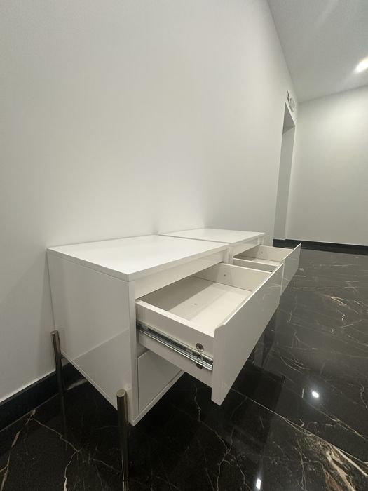 Mesas de cabeceira branco