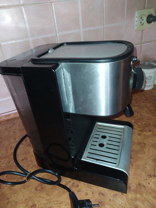 Продам кофеварку рожковую