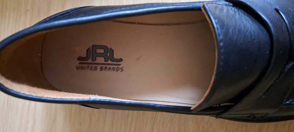 Продам нові шкіряні туфлі