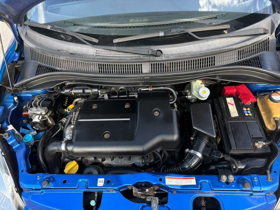 SUZUKI SWIFTcitadino económico, em estado impecável