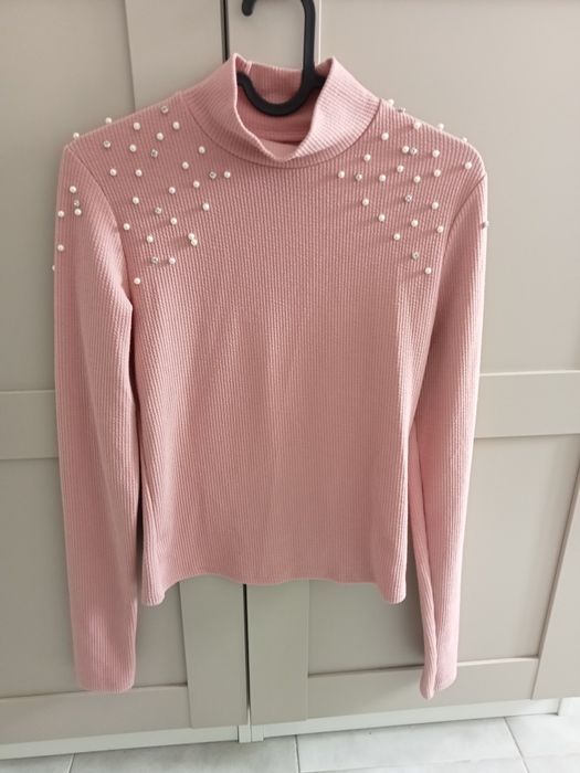 Camisola de malha canelada com pérolas da Bershka