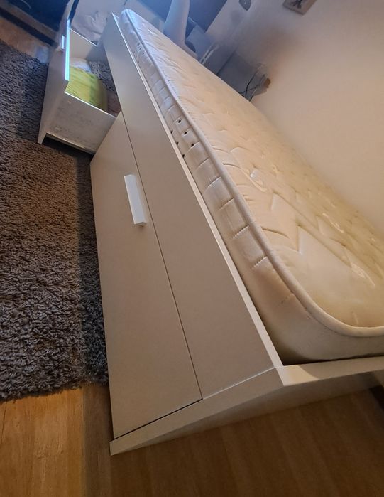 Cama de casal, com colchão, cor branca da marca Brimnes