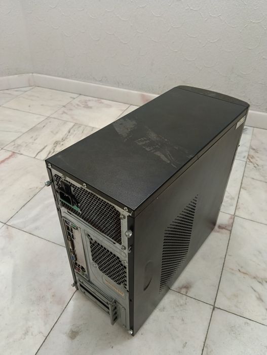 Torre de Caixa Computador Desktop ATX com Fonte Primux EZ-500Y12P e Componentes - Para Peças.
