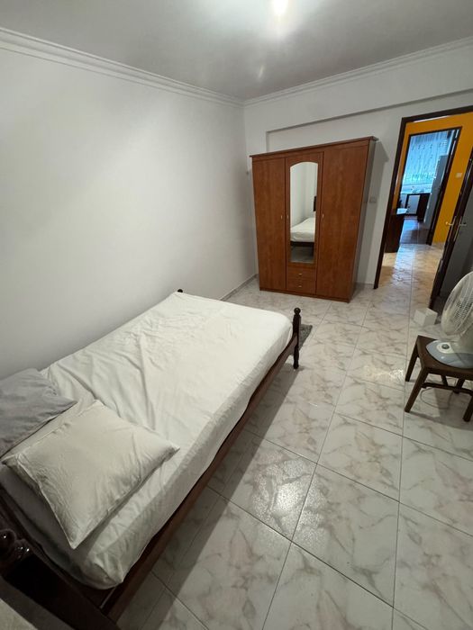 Alugo quarto em casa compartilhada