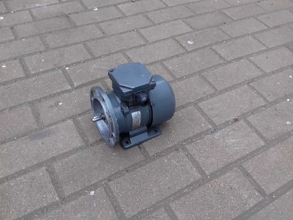 Silnik elektryczny  0,12kw 1390 obrotów .Wysyłka