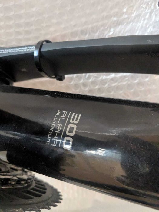 Bicicleta de estrada Trek Émonda ALR Shimano 105 com acessórios