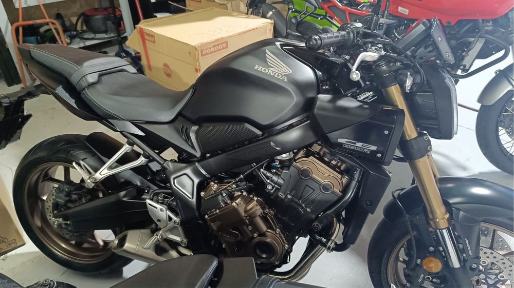 Honda CB650R E-CLUTCH 2025