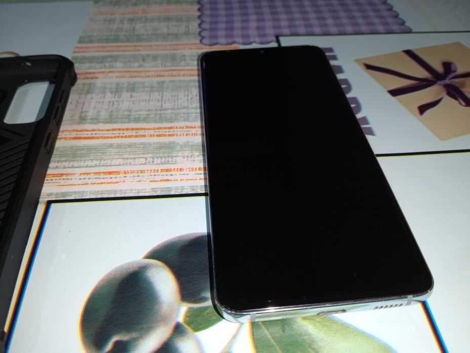 Продам телефон  Samsung s 20