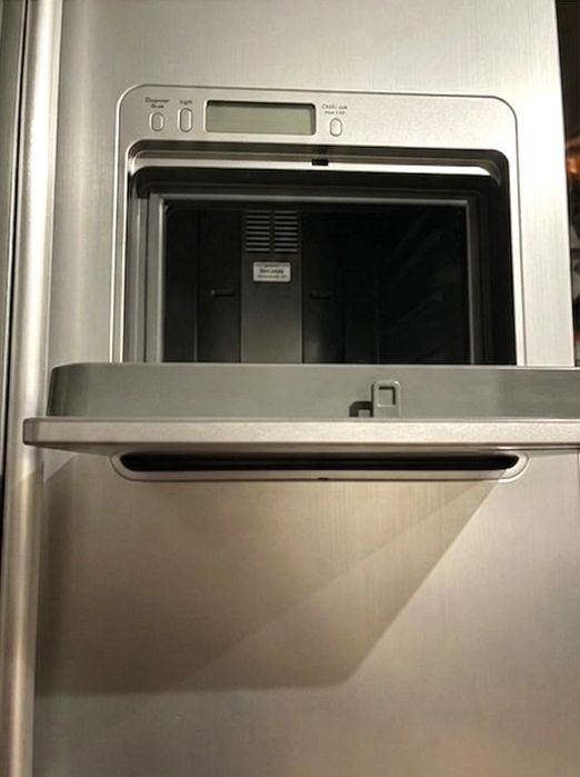 Продаємо холодильник Samsung side by side