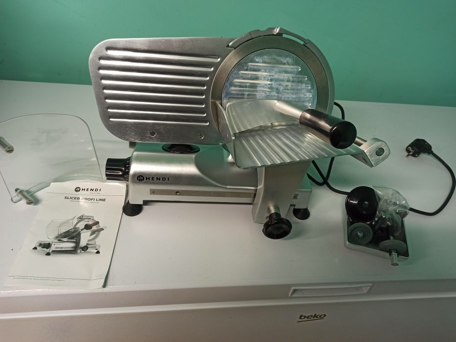 Продам професійний слайсер Hendi 220