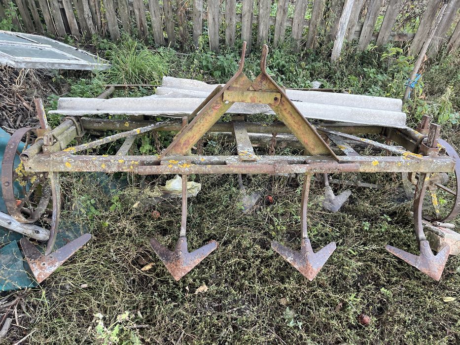 Культиватор лапчатий