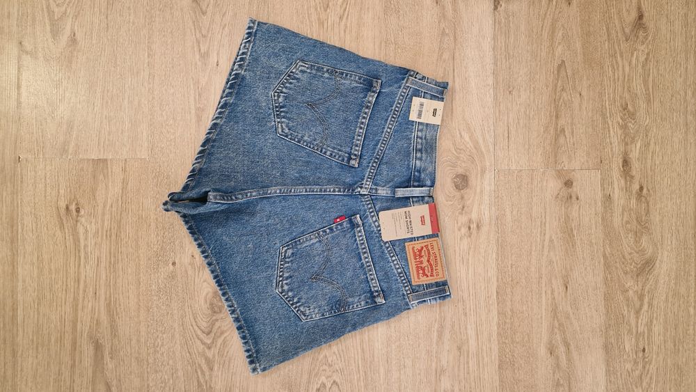 Нові шорти Levi's High Waisted Mom оригінал розмір 28