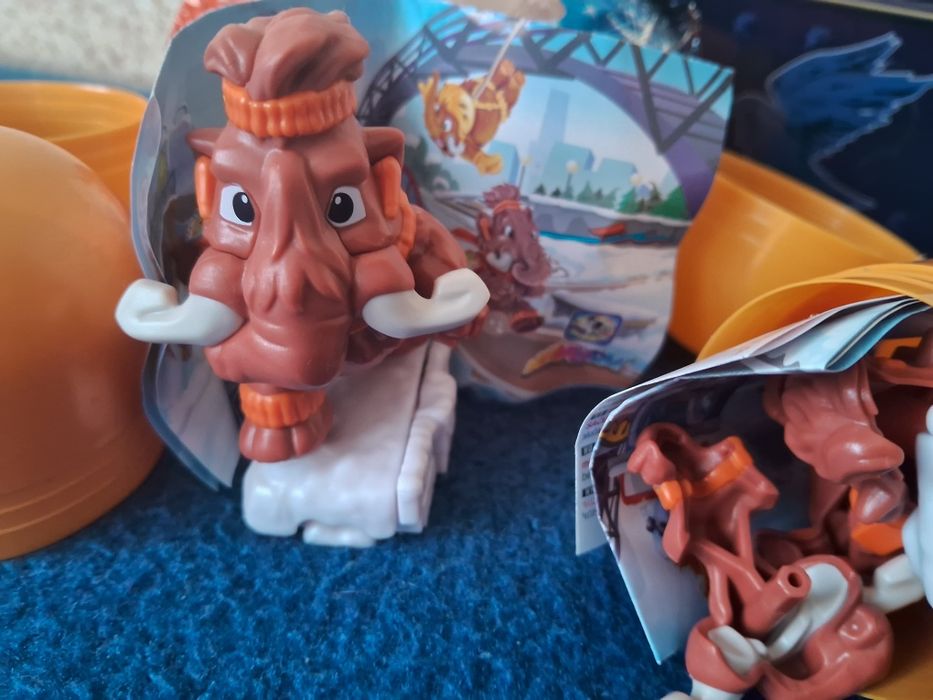 Кіндер максі мамонт  новорічна серія