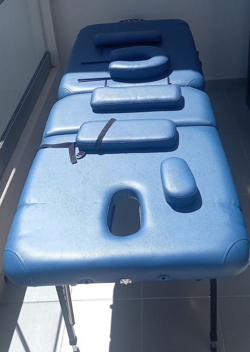 Mesa de fisioterapia/esteticista em couro e aluminio,desdobrável,