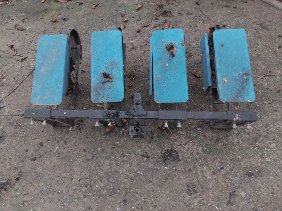 Продам підгортачі картоплі, сівалку,до мотоблока