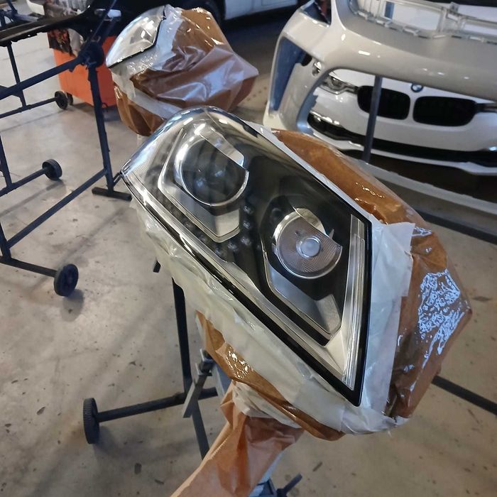 Odnawianie lakierowanie lamp reflektorów