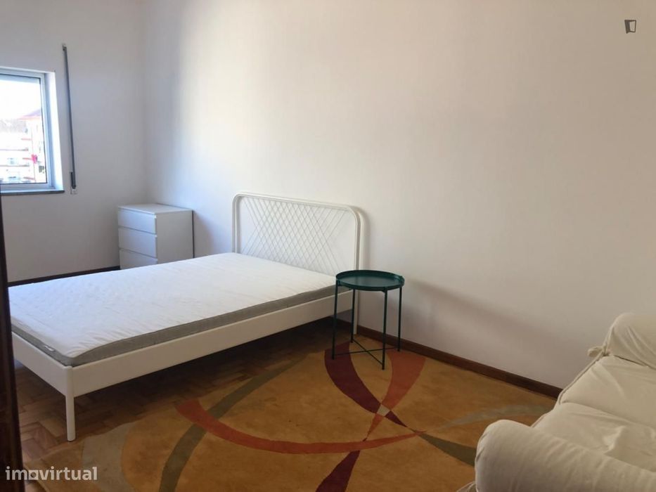 Quarto - localizado em Sé de Braga e São Lázaro Braga