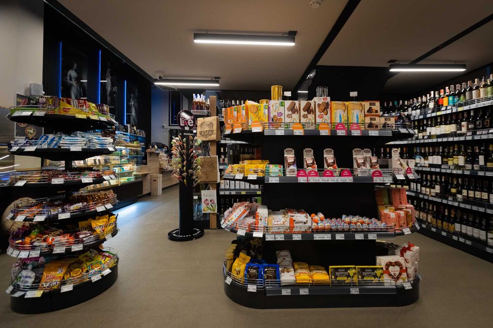 Торгове обладнання, безкоштовна доставка - полиці в наявності.