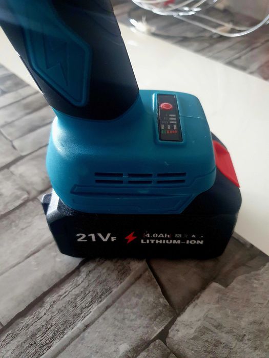 Rebarbadora com 2 baterias e 3 discos Novos.