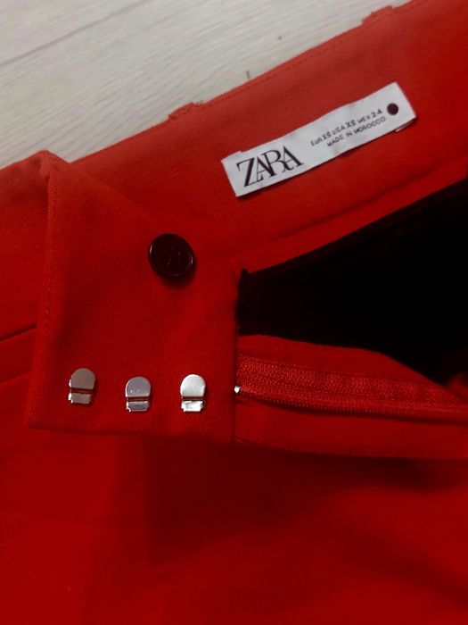 Червона міні-спідниця Zara