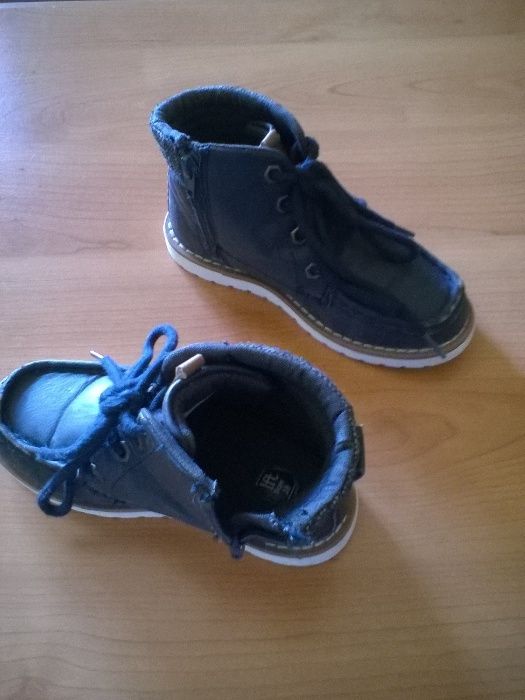 Botas em pele cor azul
