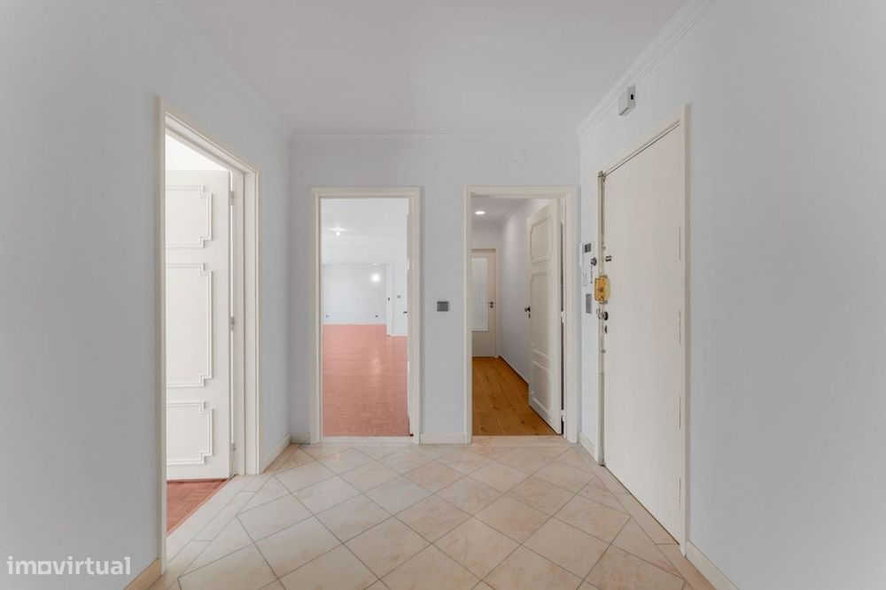 Penthouse T6 com Terraço de 131 m2 e Vista sobre Lisboa | Alvalade