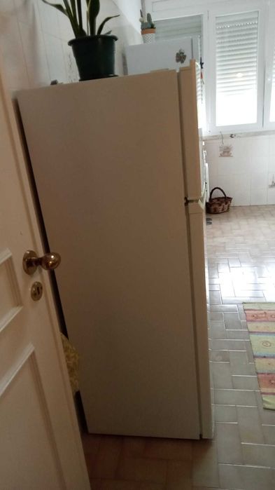 Frigorifico Teka - branco com 3 anos -