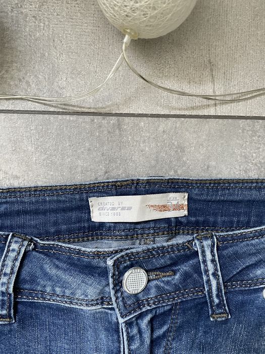 Jeansy slim fit z przetarciami Diverse XS bawełna basic