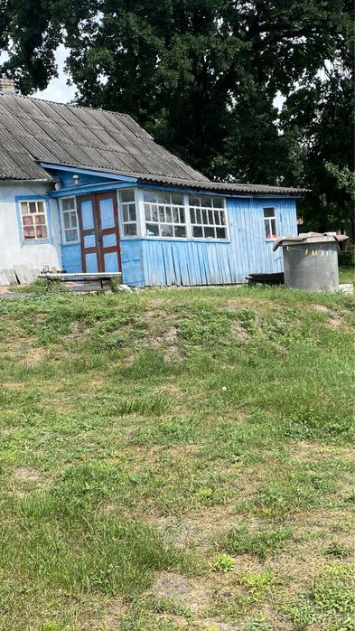 Хатинка + Струмок, с. Красне Перше, м. Обухів 3км, м. Київ 35км.