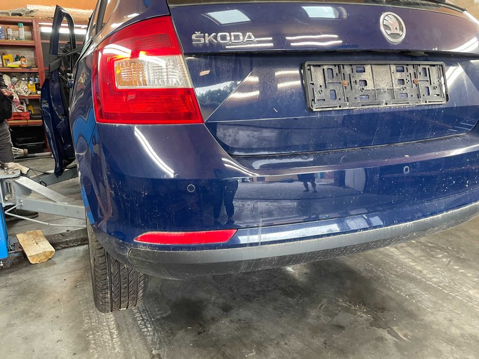Задній бампер для Skoda Rapid LF5A 2012-2017 УНІВЕРСАЛ