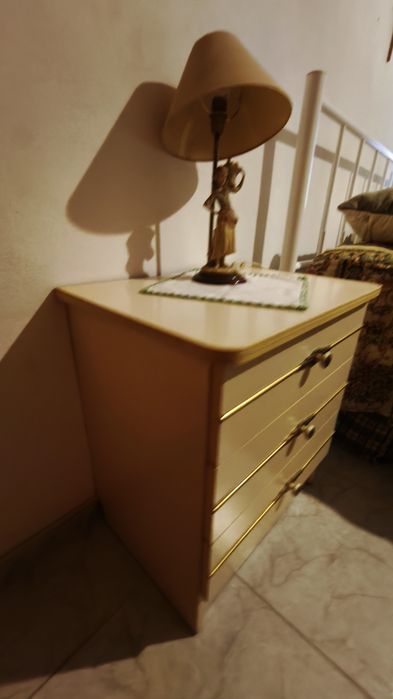 Conjunto quarto mesas e cómoda