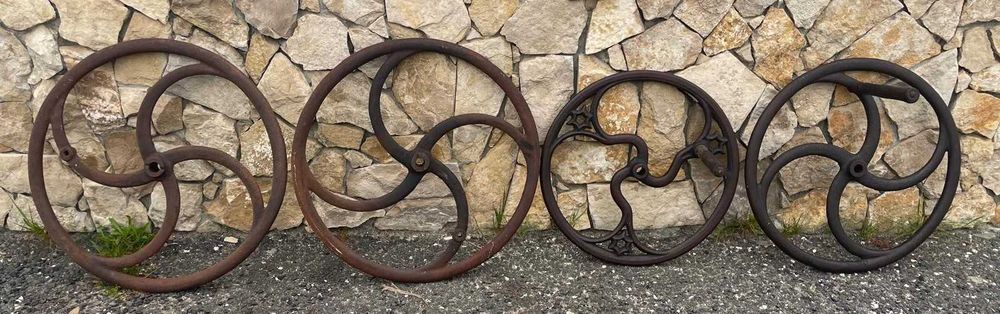 Rodas de engenhos antigas, em ferro maciço