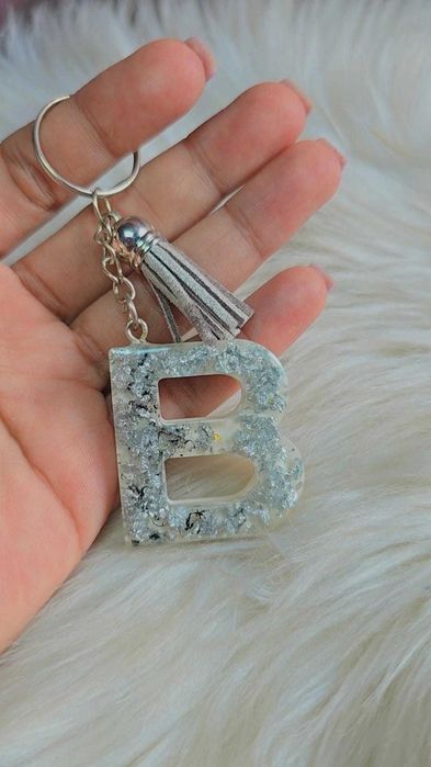 Porta-chaves de letras em resina. Preço especial para revendedoras