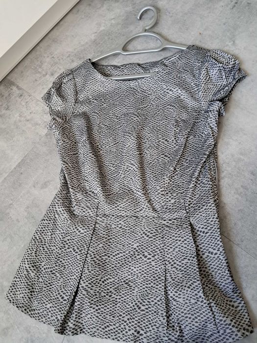 Bardzo ładna bluzka z baskinką