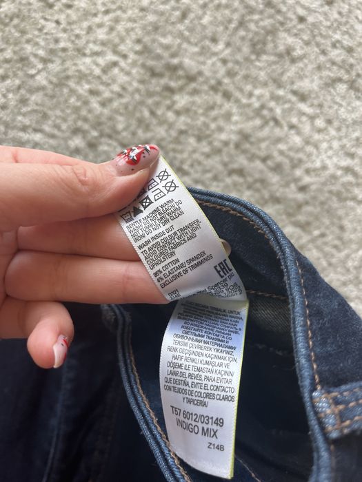 Ciemne granatowe jeansy marks & spener