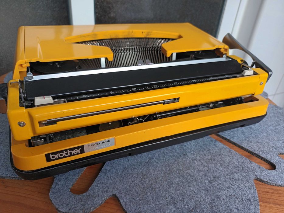 Máquina de escrever Brother Deluxe 800