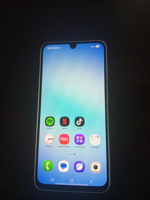 Telemóvel da marca Samsung.