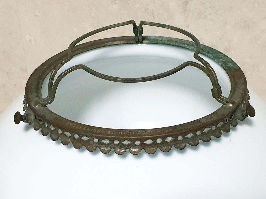 Antigo vidro de candeeiro de petróleo com armação