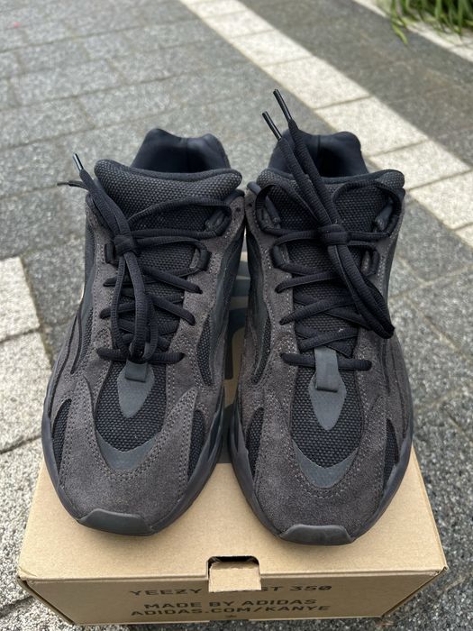 Adidas Yeezy Boost 700 V2 Vanta buty sneakersy czarne 45 1/3