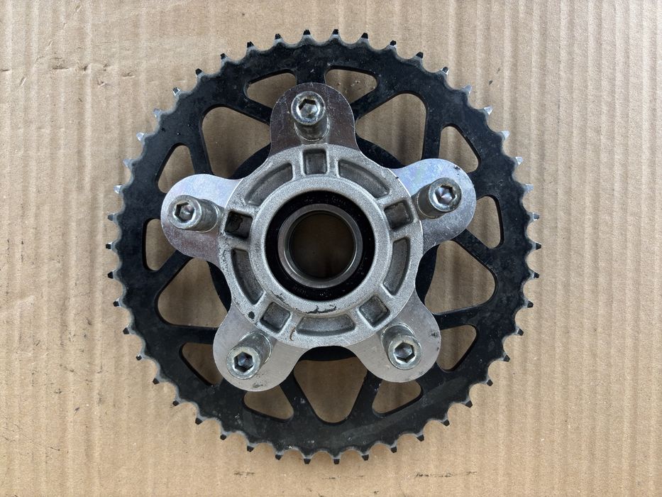 Ducati Monster 821 Napęd Zębatka Przód Tył zbierak Łańcuch 2016