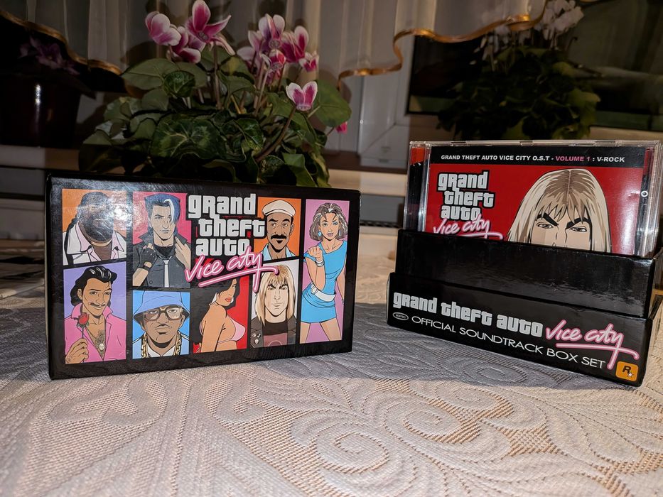 Rzadki Box z GTA Vice City - Komplet