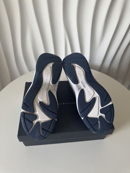 Жіночі шкіряні кросівки Tommy Hilfiger  38 розмір