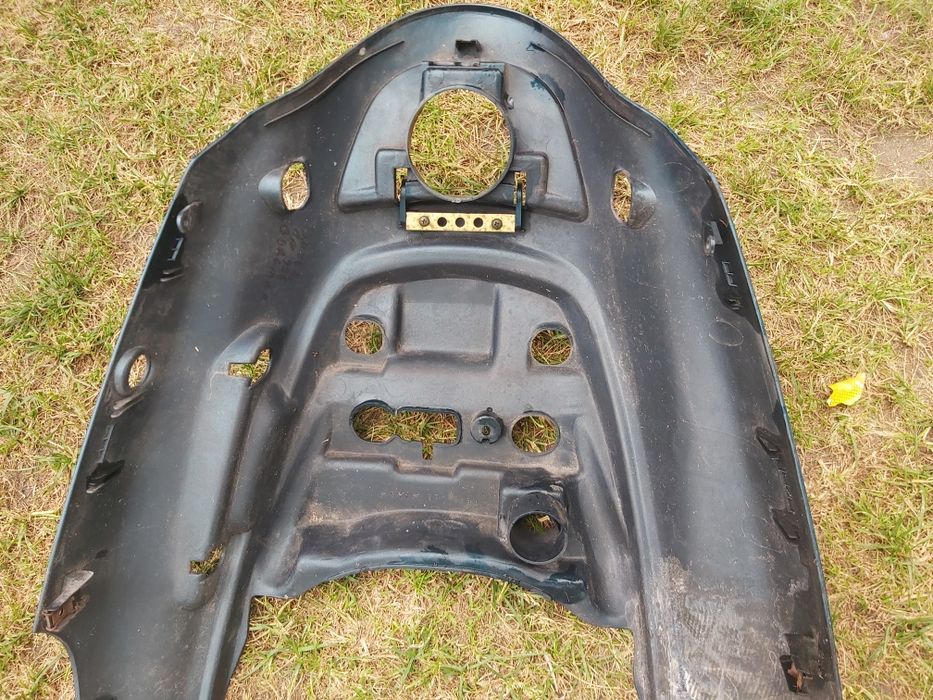 Suzuki burgman an 125 plastik zadupek tył